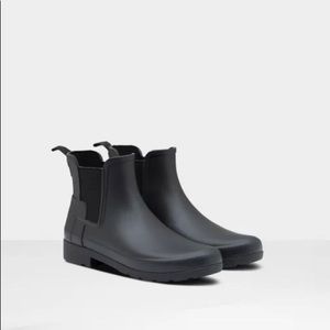 Refined slim fit Chelsea boots